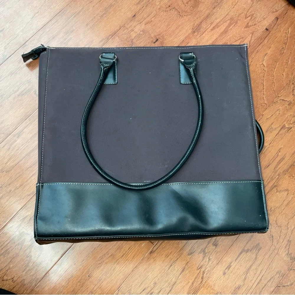NWOT Targus Dark Brown, Black Square Laptop Bag Zippered Close School Work Bag